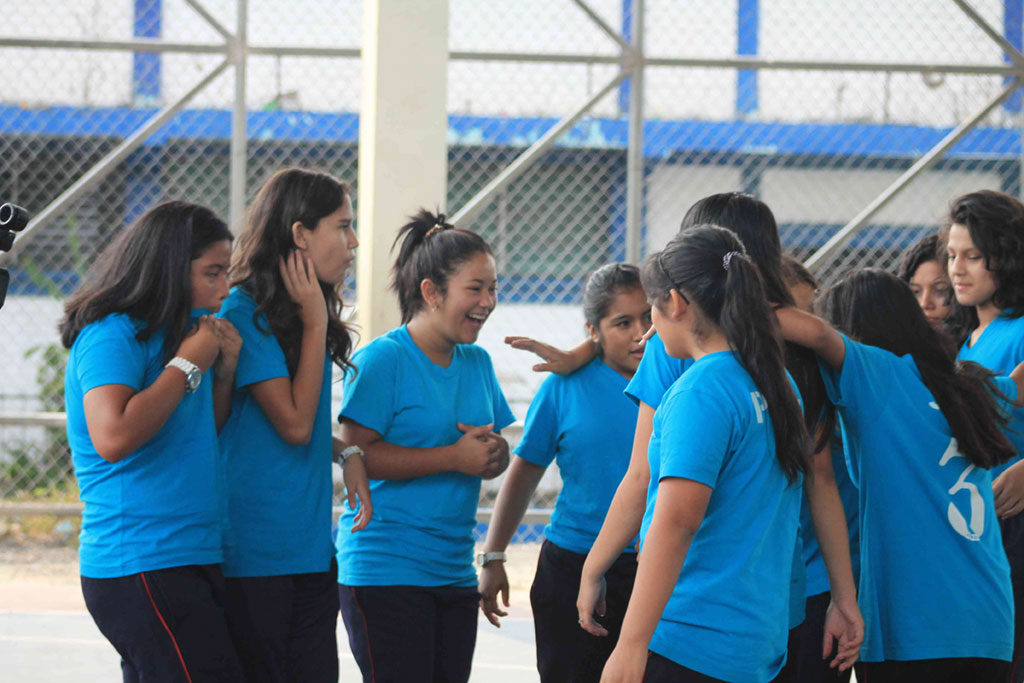 Counselors Challenge At Risk Salvadoran Teens To Dream Of A Better Life Special Reports